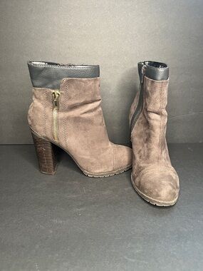 Juicy Couture Taupe Suede Ankle Booties with Black Collar